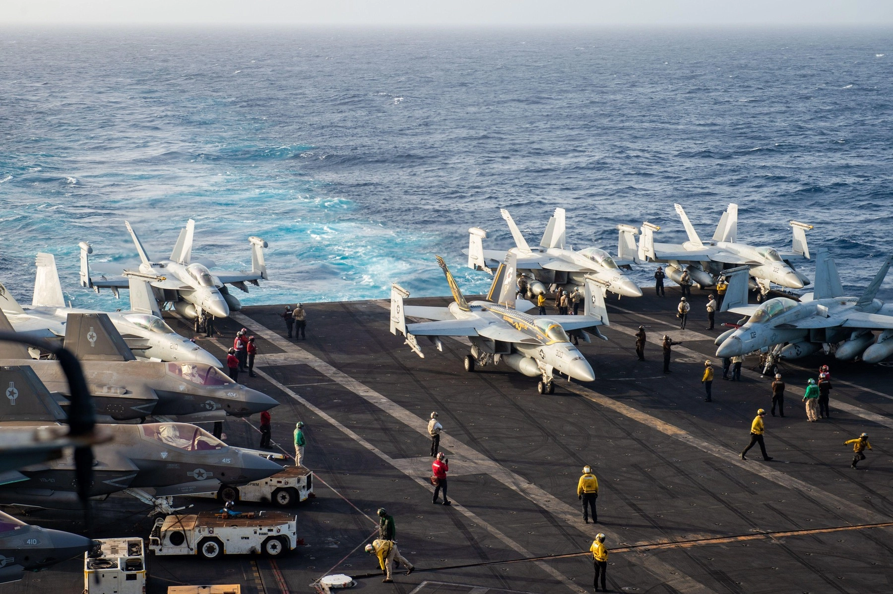 Incidente grave pe portavionul american USS Nimitz - Un elicopter și un avion de vânătoare s-au prăbușit în Marea Chinei de Sud