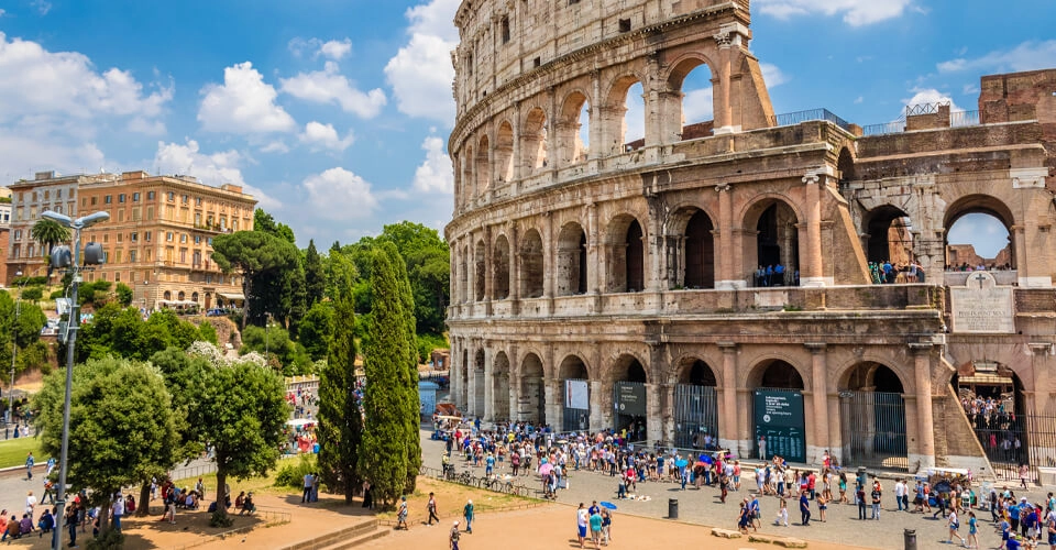 Un turist japonez de 70 de ani a căzut când își făcea un selfie în incinta Panteonului de la Roma și a murit