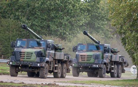 Acord comun de 70 de milioane de dolari pentru sisteme mobile de artilerie între Germania și Regatul Unit