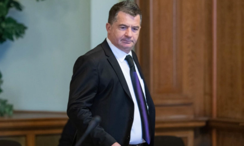 Cum s-au cheltuit banii românilor? Ministerul Muncii - chirie de 30.000 de euro pentru apartamentul din Dubai al șefului CFR Călători