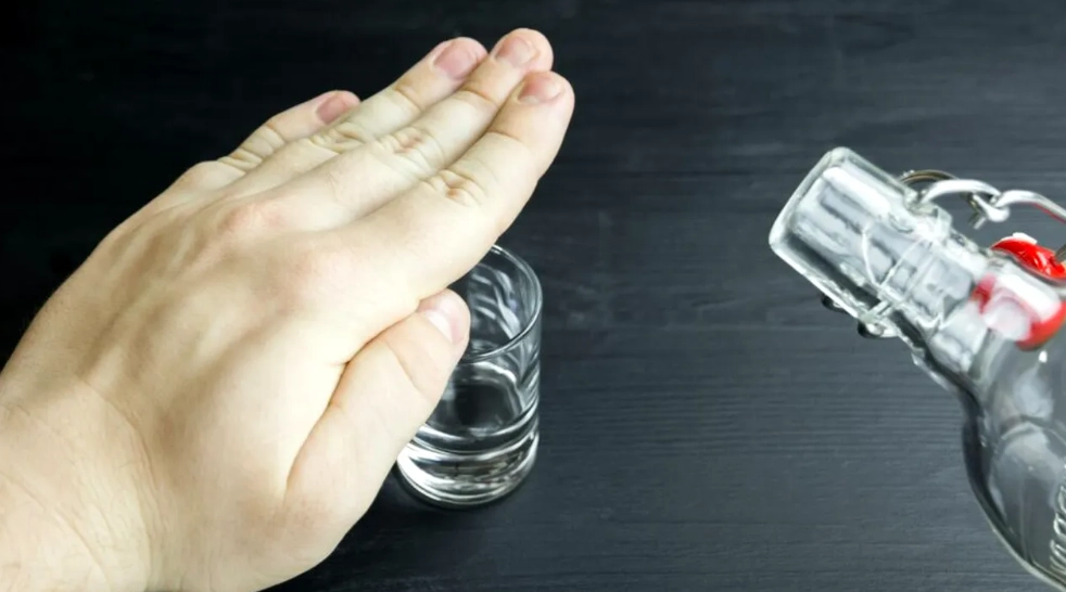 Prăbușire pe piața băuturilor alcoolice - Oamenii beau din ce în ce tot mai puțin