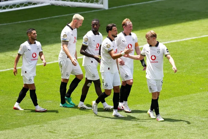 Fani ai lui Borussia Dortmund, blocaţi în Italia înaintea meciului cu Atalanta