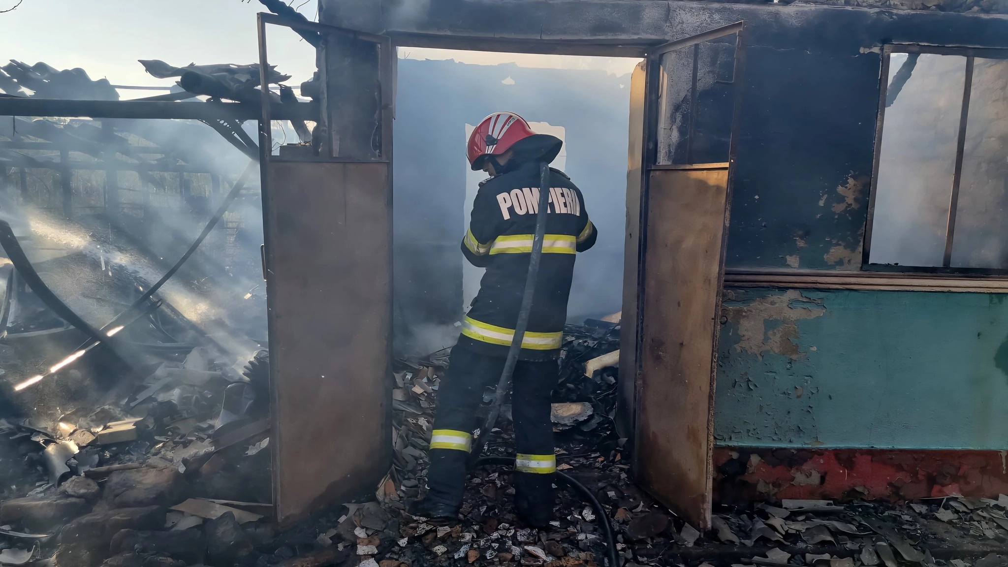 Incendiu la un depozit de cereale: 50 de tone de grâne s-au făcut scrum