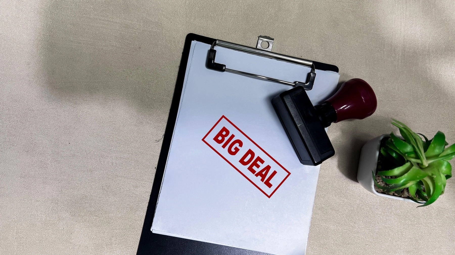 S-a făcut tranzacția finalului de an: Un gigant american, prezent și în România, a investit aproape 2 miliarde de dolari