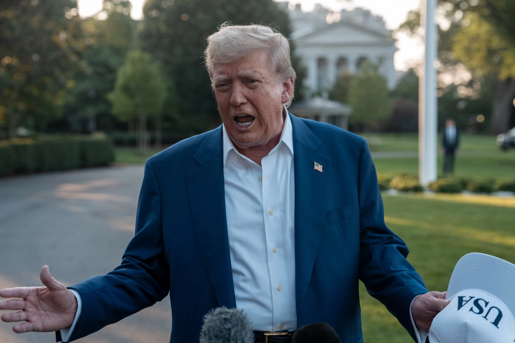 Donald Trump furios  Donald Trump furios