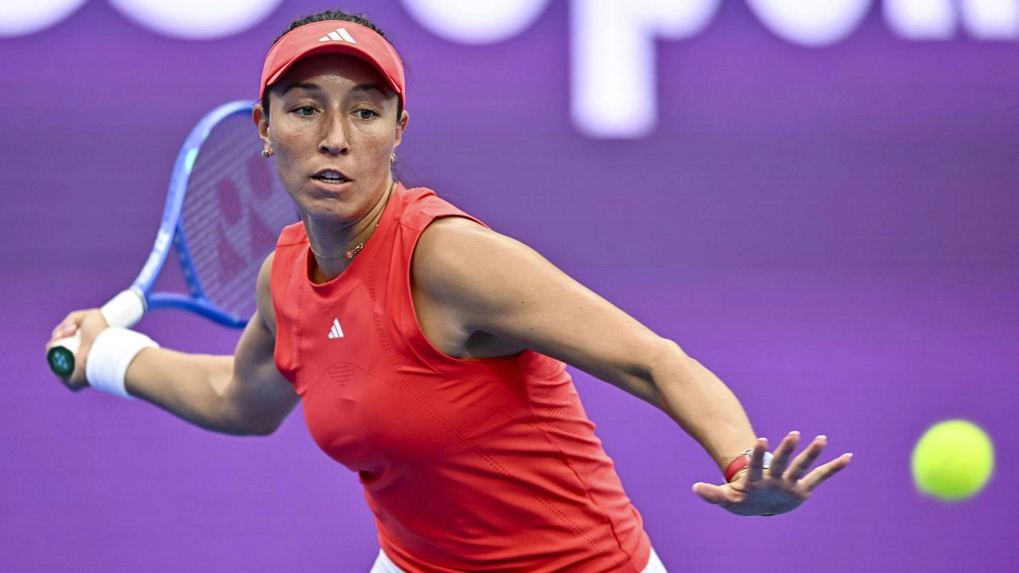 Pegula a învins-o pe Paolini şi este aproape de semifinale la Turneul Campioanelor