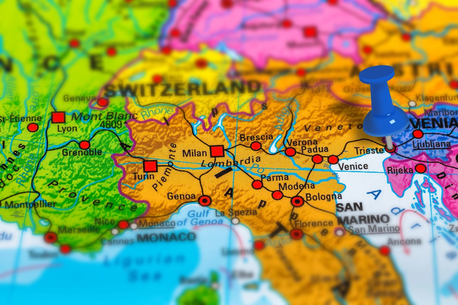 Document: Italia ia în considerare să-şi mărească armata cu 100.000 de oameni