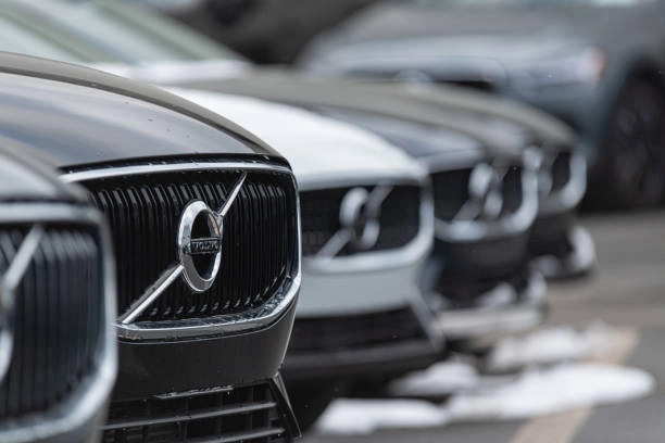 Volvo Cars recheamă peste 40.000 de SUV-uri electrice EX30 din cauza riscului de supraîncălzire a bateriei