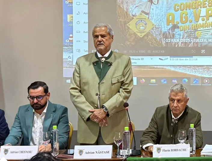 Adrian Năstase face praf vizele pentru SUA: Vor merge doar bogații!