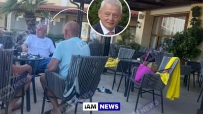 sorin oprescu la terasa in grecia