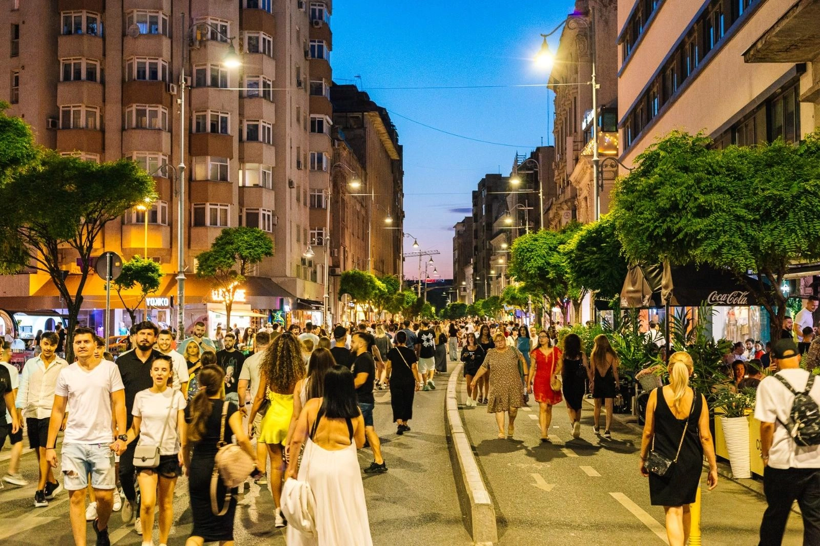 Străzi deschise - Bucureşti - Show-uri de acrobaţie şi spectacole de teatru, pe Calea Victoriei şi pe strada Râmnicu Sărat din sectorul 3