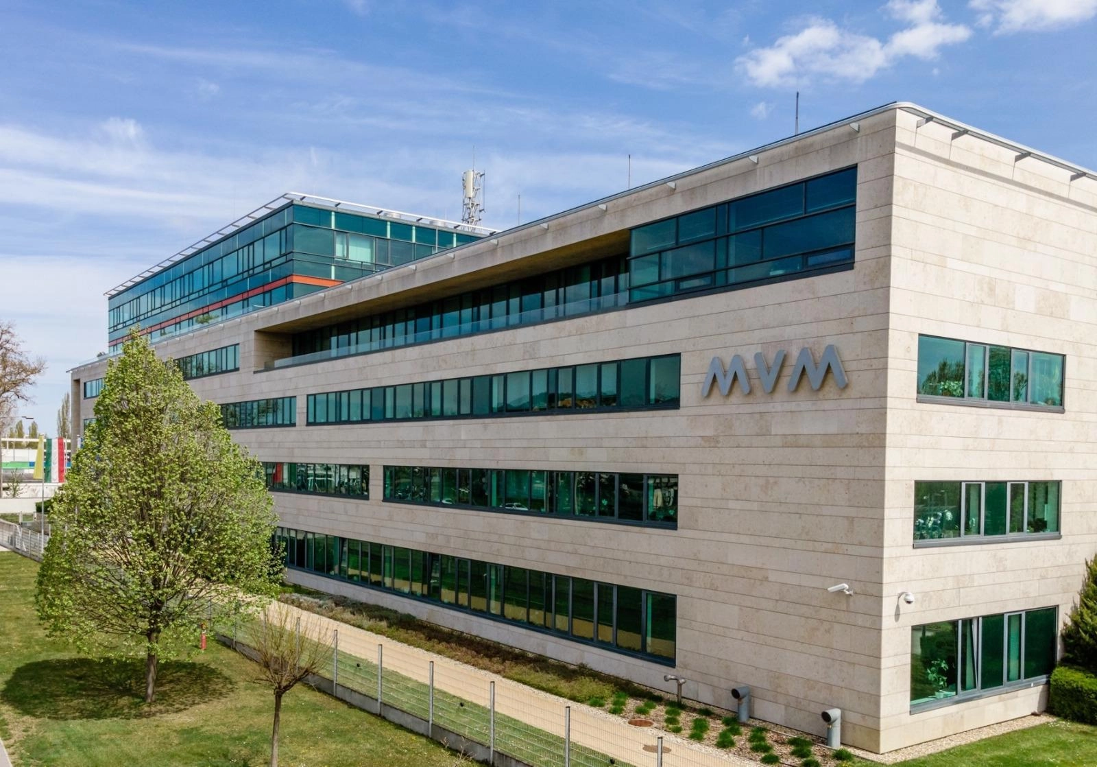 Tranzacție zguduită la vârf: Ungurii de la MVM renunță la achiziția E.ON România, după ce afacerea a ajuns pe masa CSAT