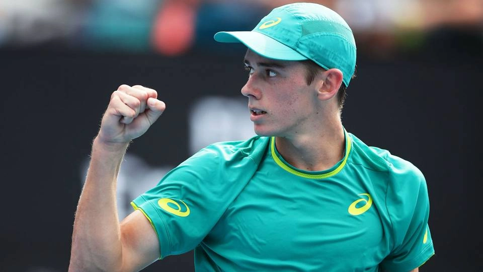 Alex De Minaur l-a învins pe Taylor Fritz și rămâne în cursa pentru semifinale
