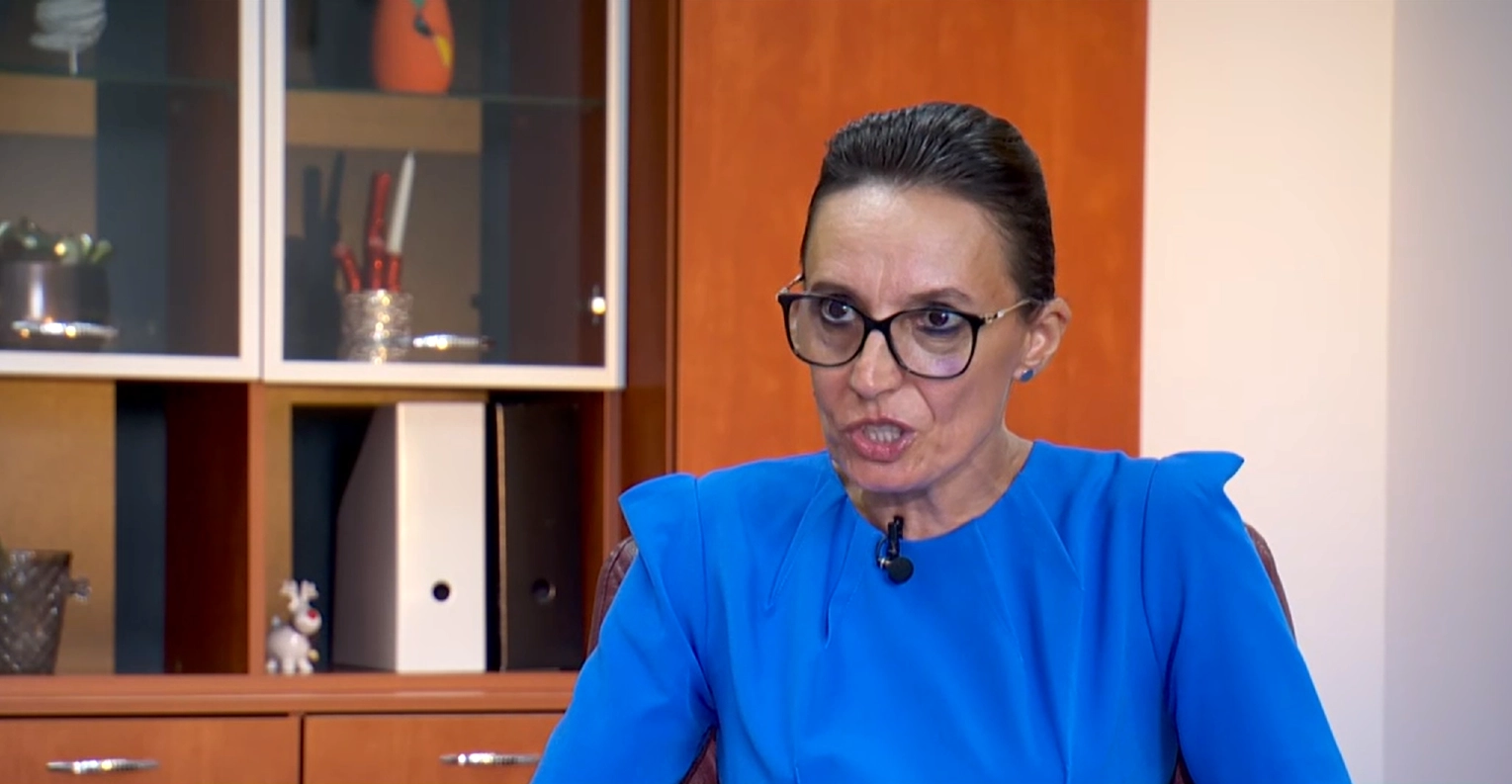 Scandalul ia amploare după plângerea împotriva Oanei Gheorghiu - 46.000 de semnături împotriva Elenei Costache: 'CSM şi-a pierdut rolul de garant al independenţei justiţiei'