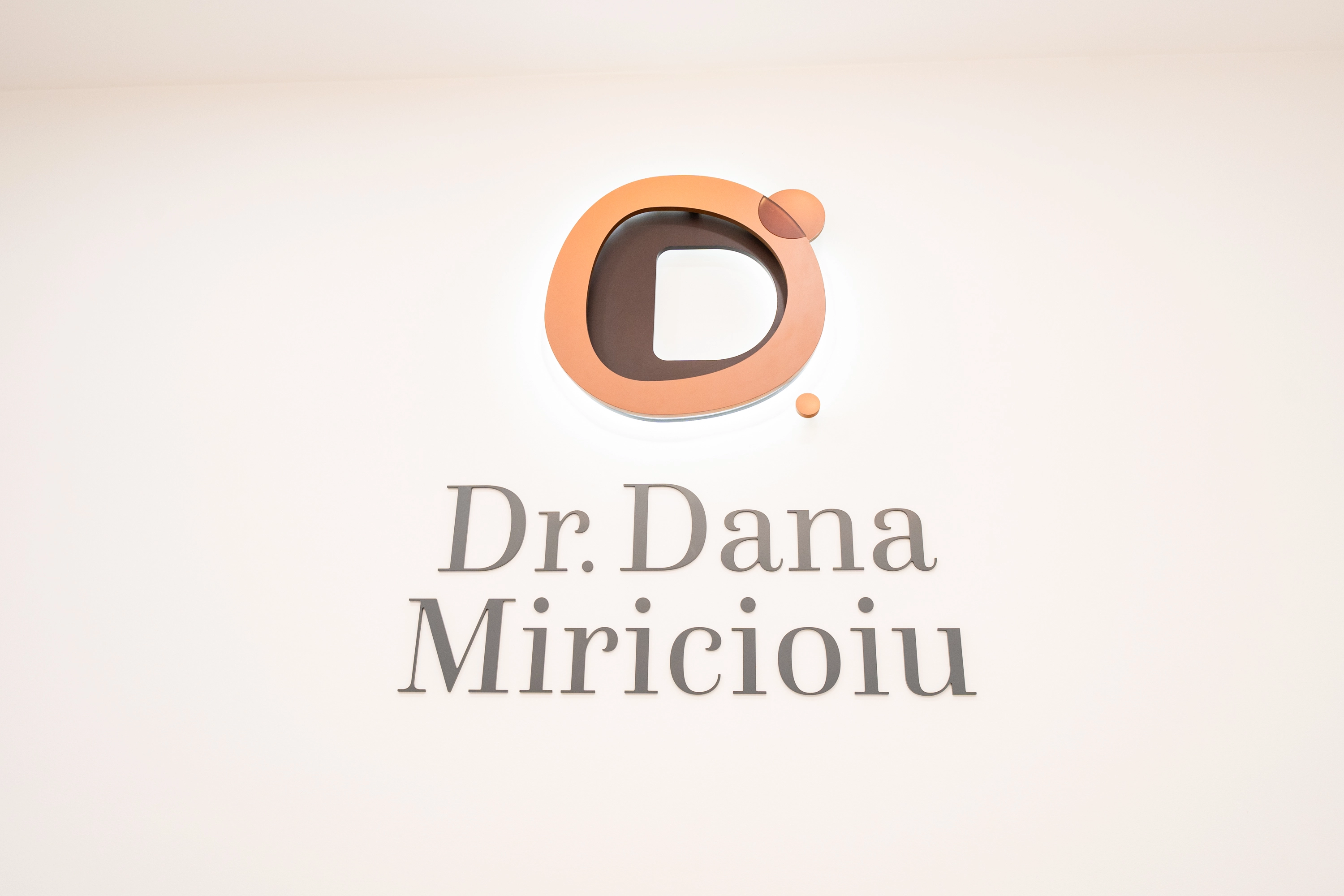 Care este vârsta potrivită la care este recomandat să apelăm la intervenții estetice injectabile?