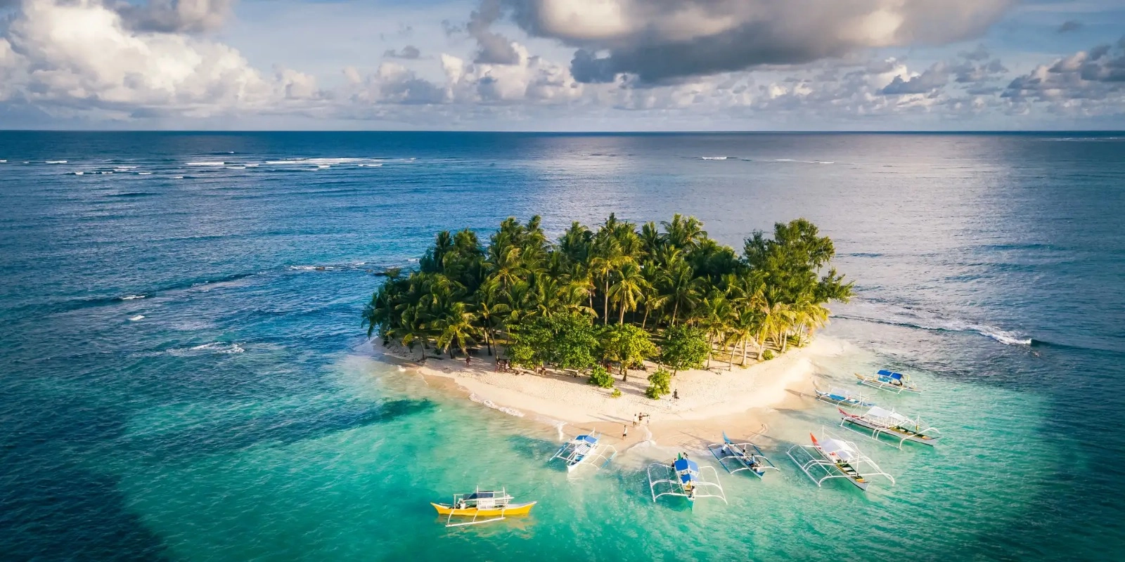 O insulă cu circa 4.000 de locuitori din Hawaii este deținută aproape în totalitate de un singur om