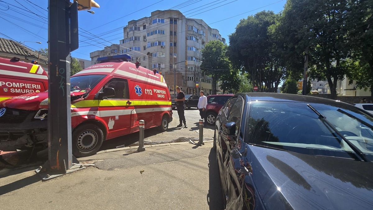 Scene de groază: doi bărbaţi au murit după ce s-ar fi aruncat de pe un bloc de zece etaje din Arad