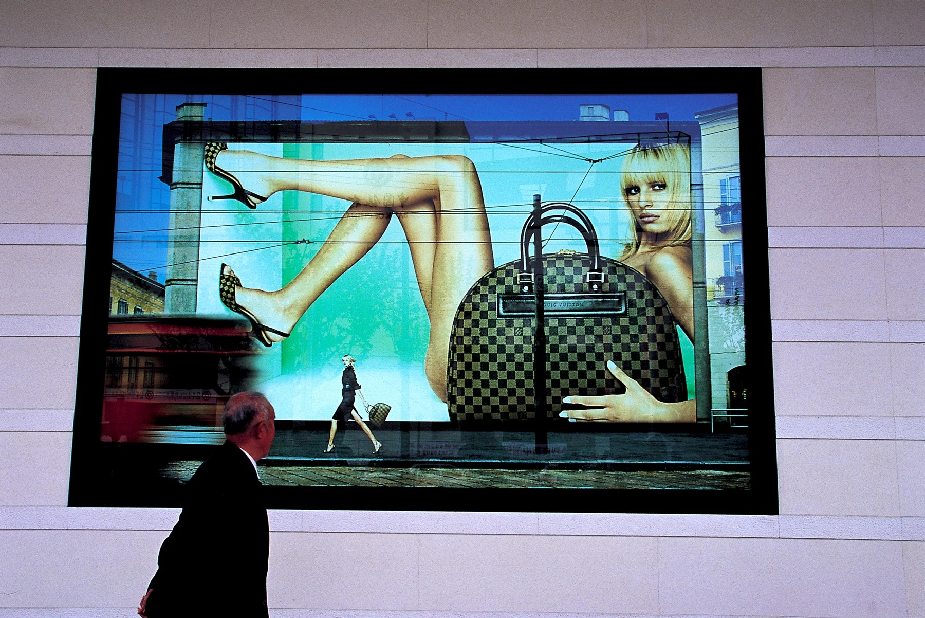 Hackerii fură datele private ale clienților Gucci, Balenciaga și McQueen