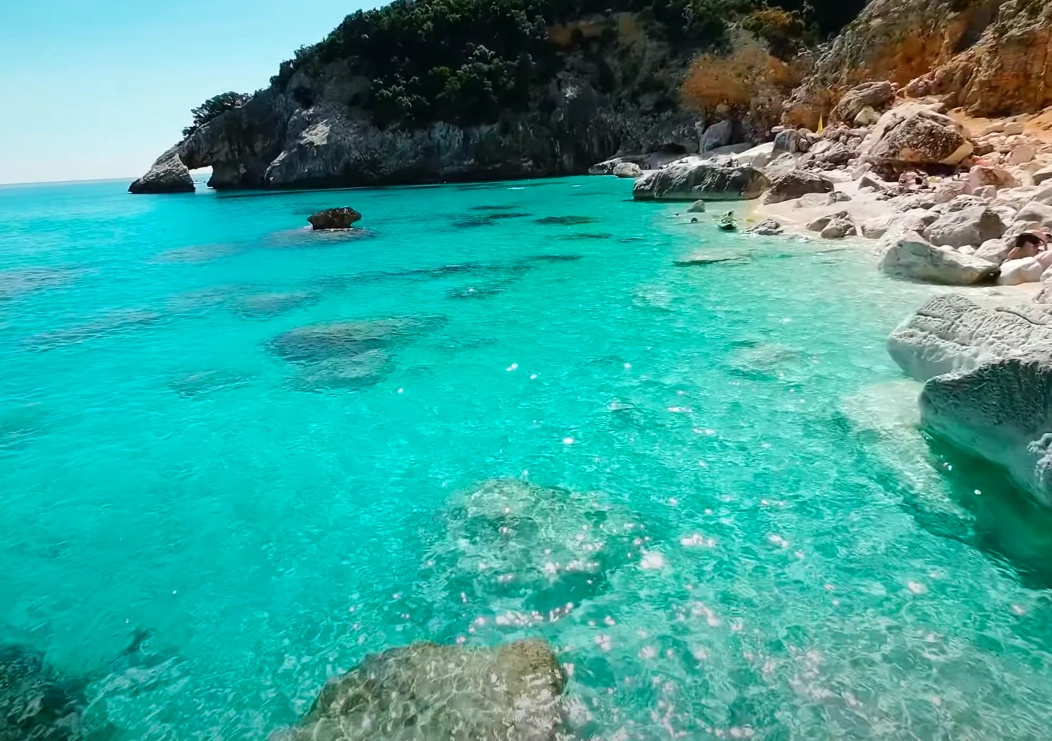 Una dintre cele mai frumoase plaje din lume se află într-un arhipelag spaniol, necunoscut turiștilor