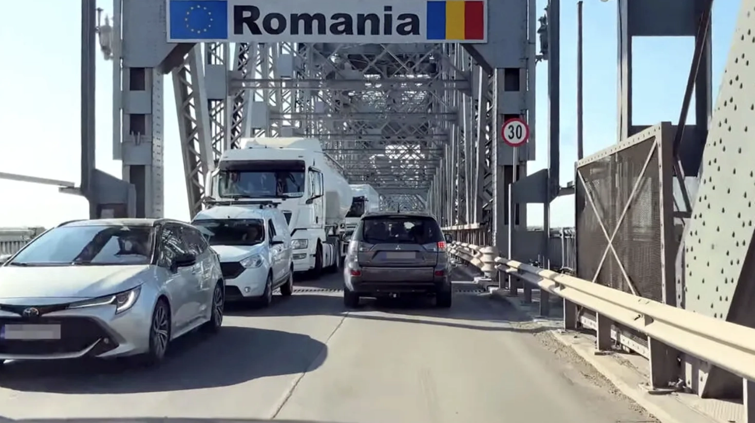 Circulație suspendată temporar pe Podul Prieteniei, vineri dimineața