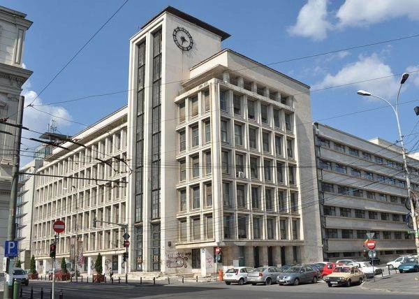 Breaking - VIDEO Angajații de la șantierul naval Damen Mangalia protestează în fața Ministerului Economiei