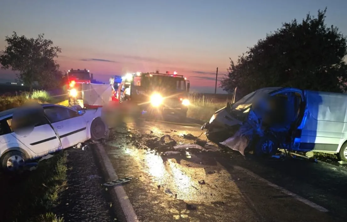 FOTO Tragedie pe șosea: Trei persoane au murit într-un acccident rutier produs pe DN 19 E