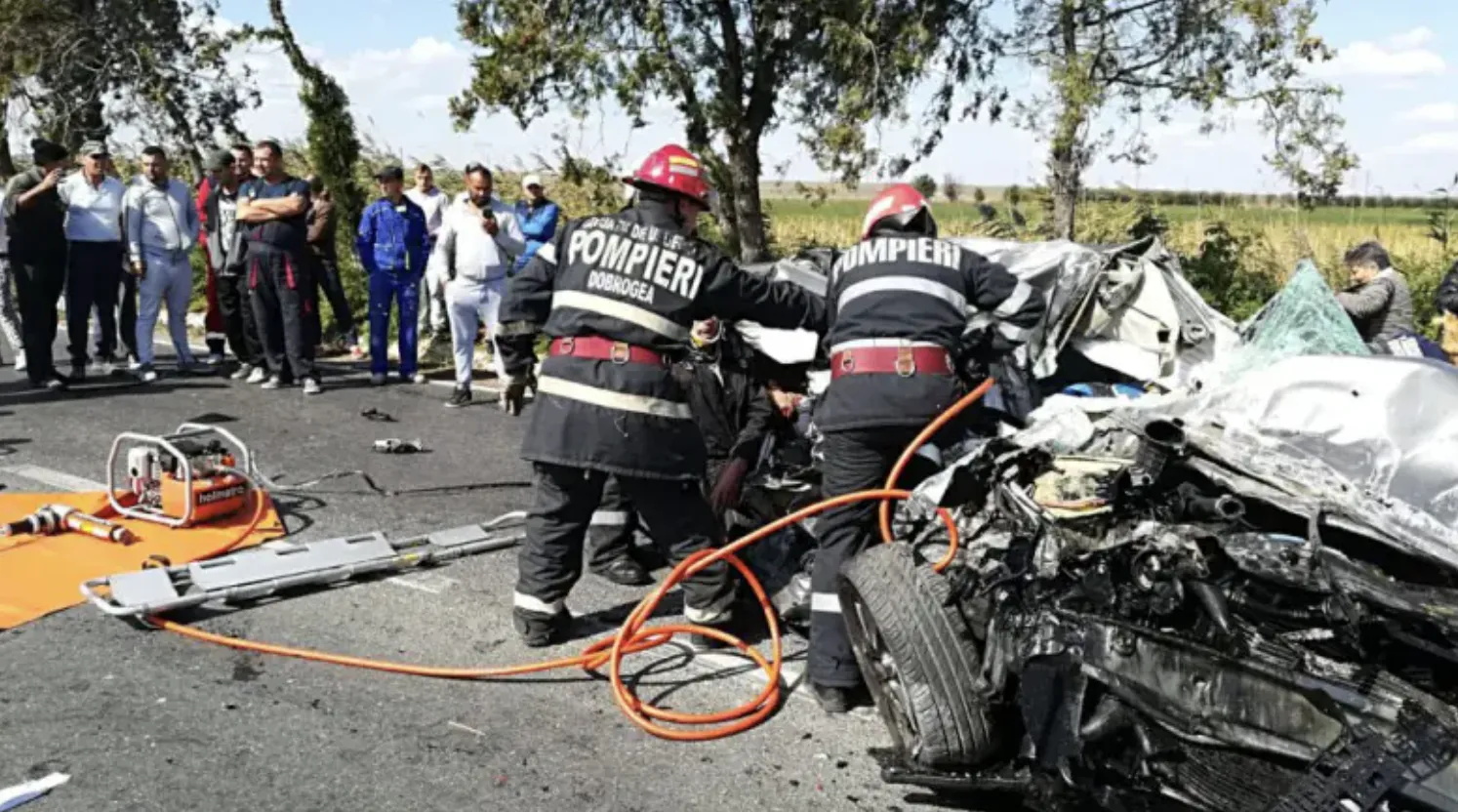 FOTO Duba care l-a transportat pe șeful SIS, acuzat că vindea secretele din România, spulberată de un TIR pe drumul de întoarcere