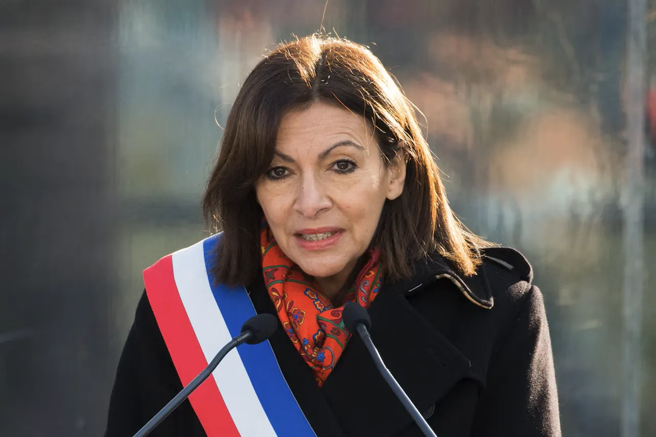 Scandal la Paris: Primarul Hidalgo a cheltuit peste 200.000 de euro pe haine și călătorii în mandatul 2020-2024