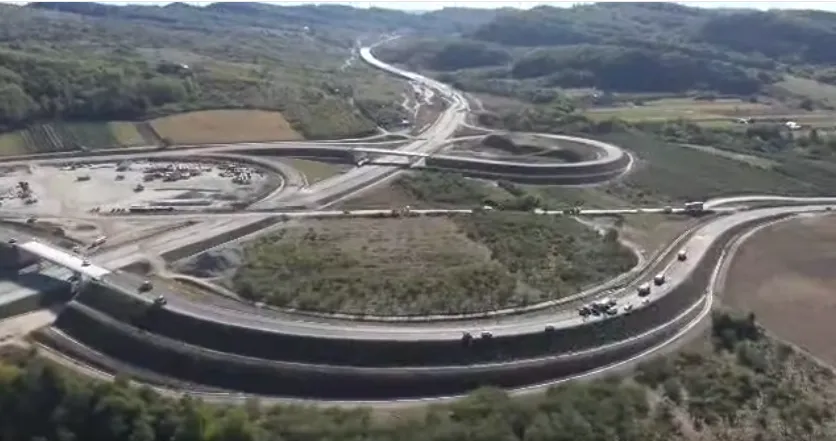 VIDEO Imagini spectaculoase, de pe cea mai complexă și mai complicată autostradă din România: Lucrările au intrat în ritm de TGV