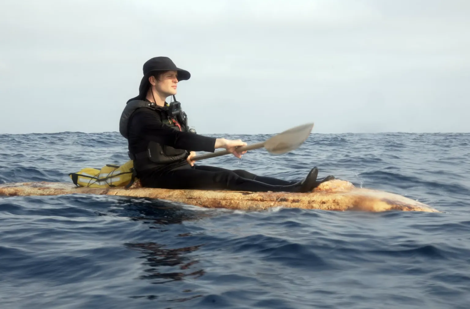 VIDEO Un american a navigat 42 de kilometri pe un caiac făcut din ciuperci. Bărbatul vrea să demonstreze potențialul materialelor ecologice