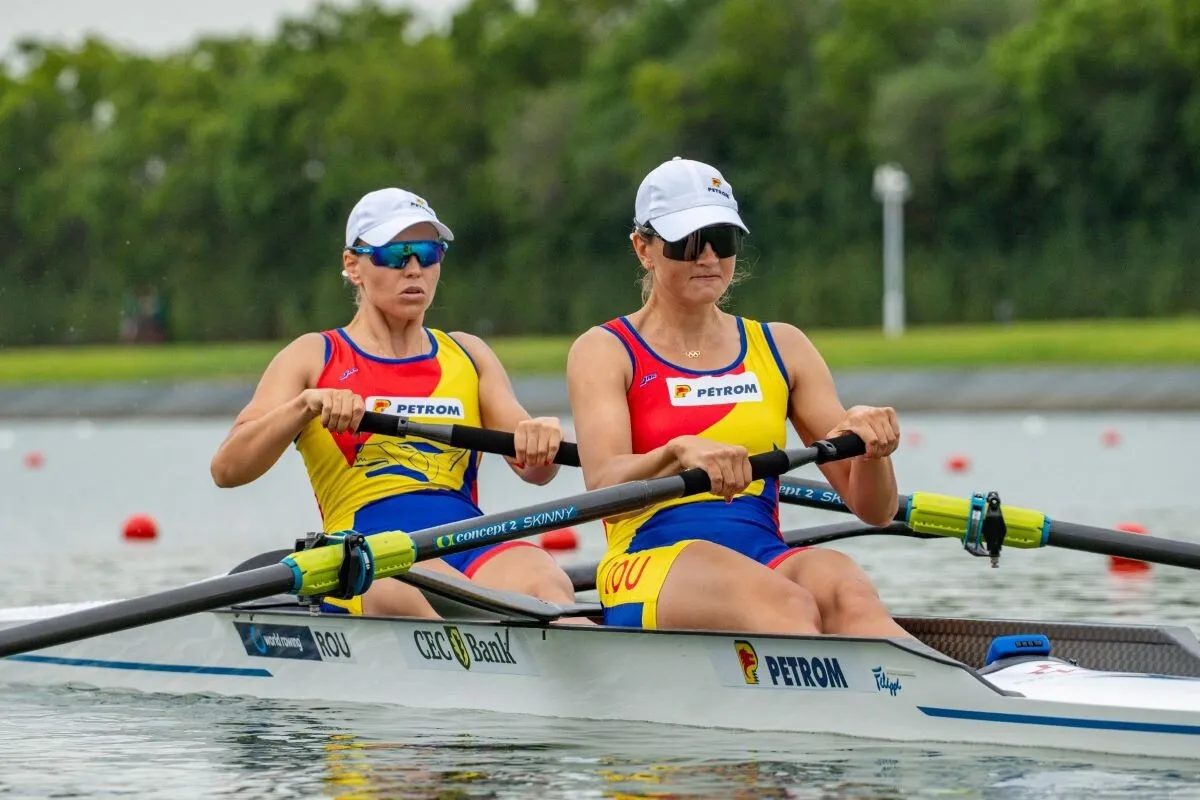 Echipajul feminin de dublu rame a cucerit aurul la Campionatele Mondiale de la Shanghai, Simona Radiș și Magda Rusu impunându-se clar în cursă