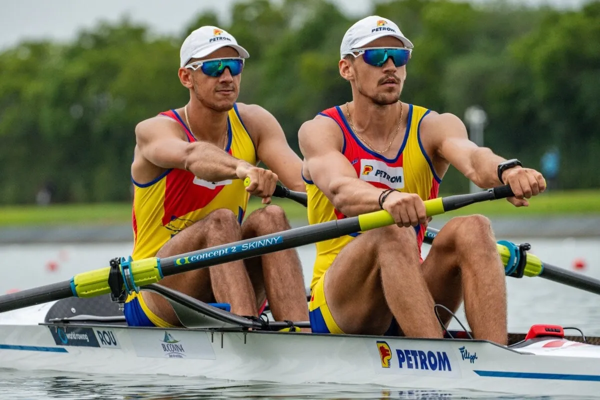 Argint pentru echipajul de dublu rame masculin la CM de la Shanghai