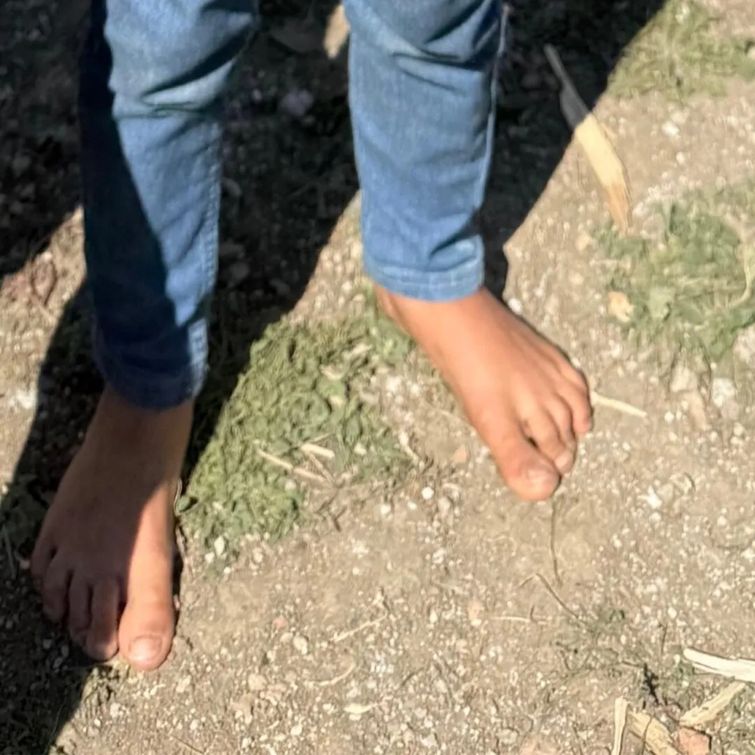 ‘Încălțăm de iarnă copii desculți sau în șlapi’: apel umanitar în cea mai faină campanie umanitară a orașului