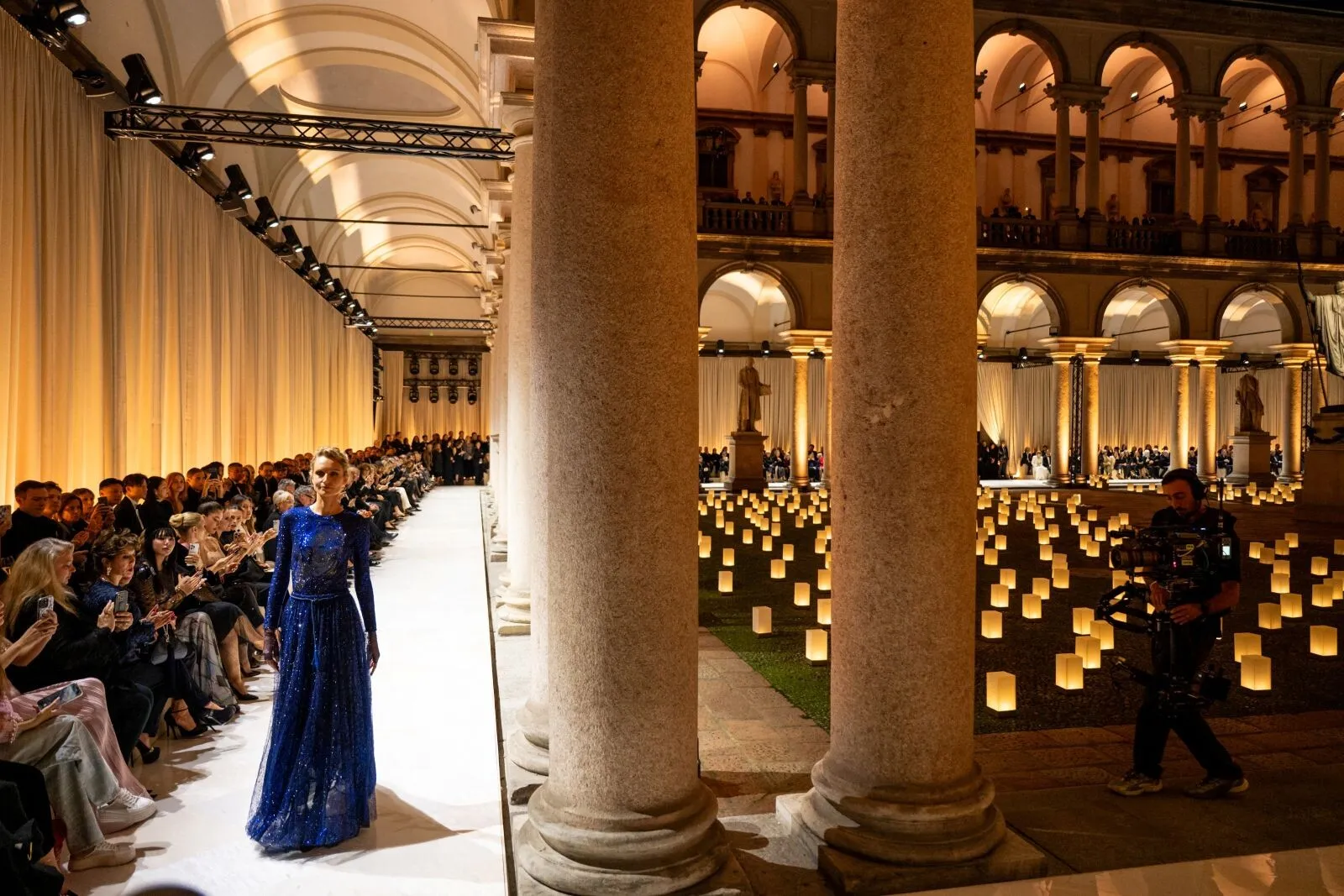 VIDEO Ultima colecție semnată Giorgio Armani, omagiată într-un spectacol inedit cu vedete de la Hollywood