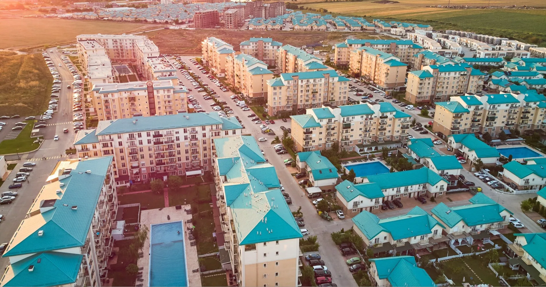 De la bloc la comunitate: Cum rescrie Cosmopolis regulile locuirii urbane în România