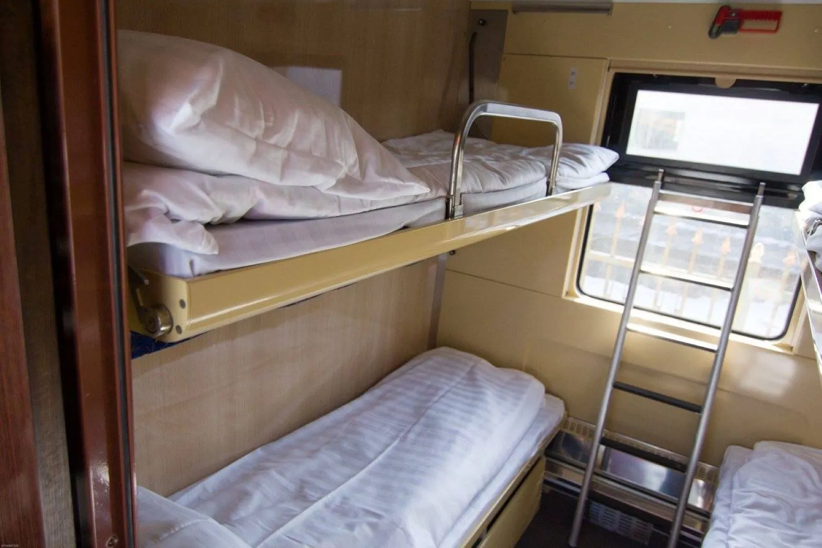 Incident grav într-un tren București-Iași: o bătrână a căzut de la 2 metri înalțime dintr-un vagon tip cușetă - mergea la moaștele Sfintei Parascheva