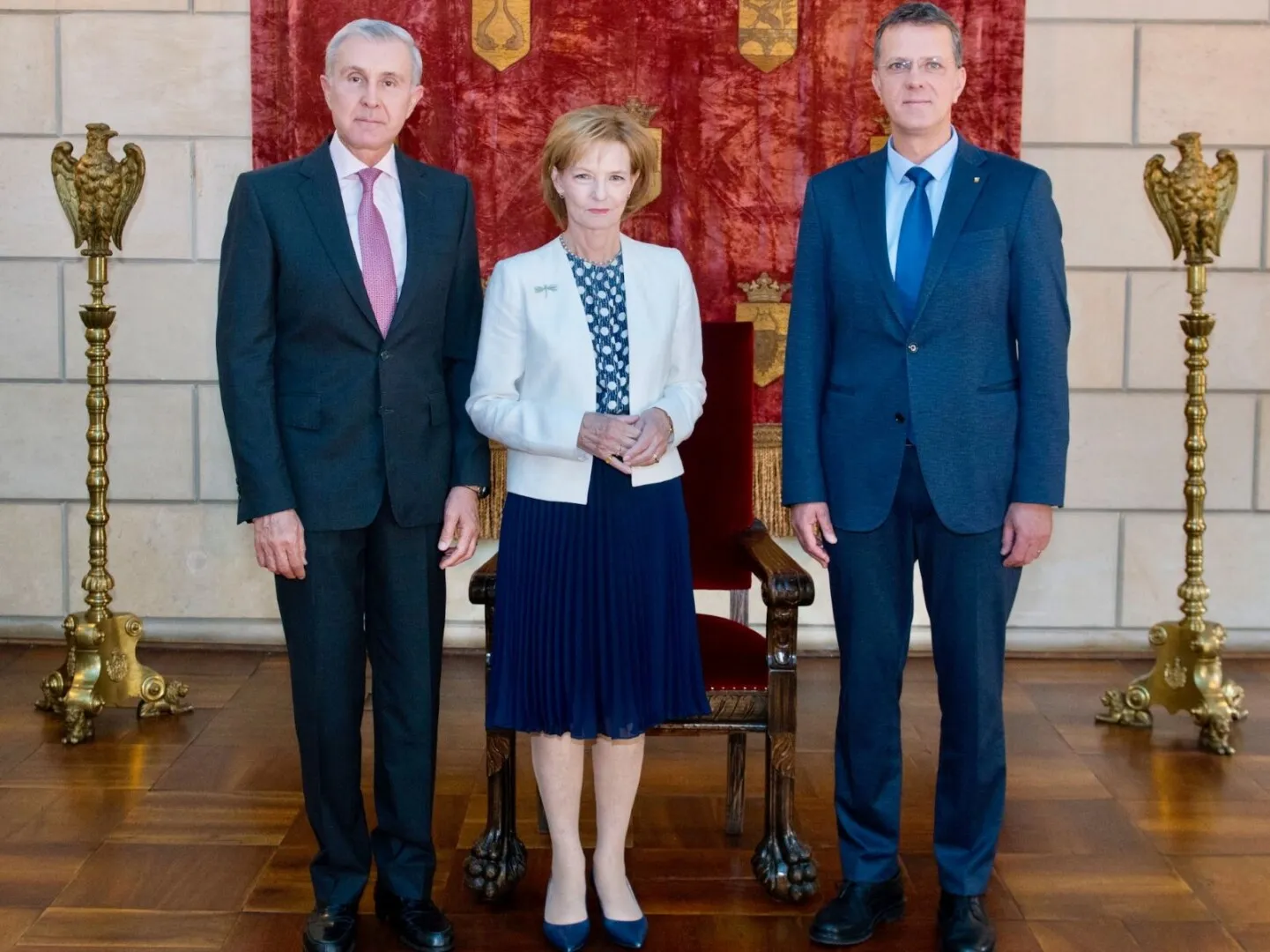 FOTO Întâlnire Custodele Coroanei – Ministrul Apărării Naţionale: Acţiuni regale în beneficiul României