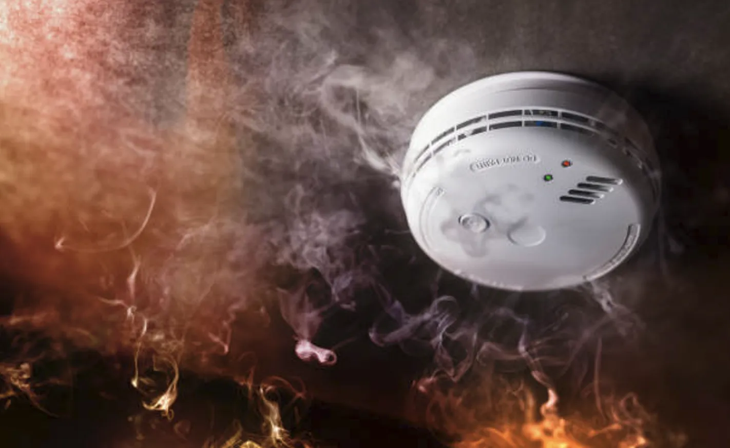 Aproape 10.000 de detectoare de fum și monoxid de carbon montate gratuit în locuințele românilor, în 20 de județe