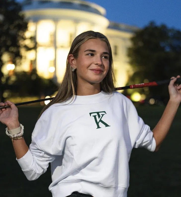 Nepoata lui Donald Trump lansează un brand de haine. Cât costă un hanorac din colecția Kai Trump