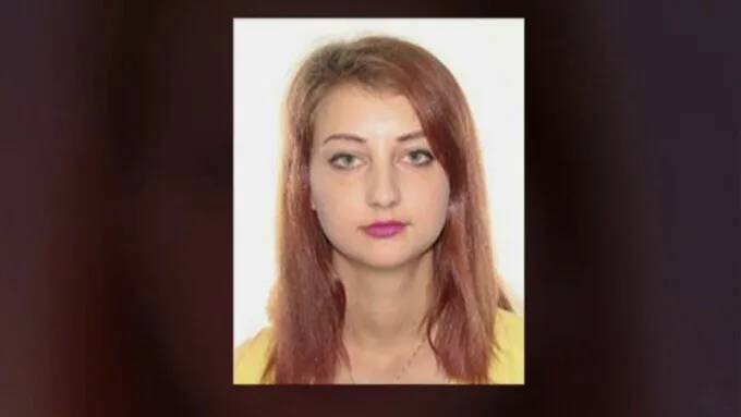 Bebeluș mort în condiții șocante. Părinții îl plimbau frecvent cu mașina, pe banchetă, iar micuțul se lovea cu capul de interior. Mama este căutată de polițiști