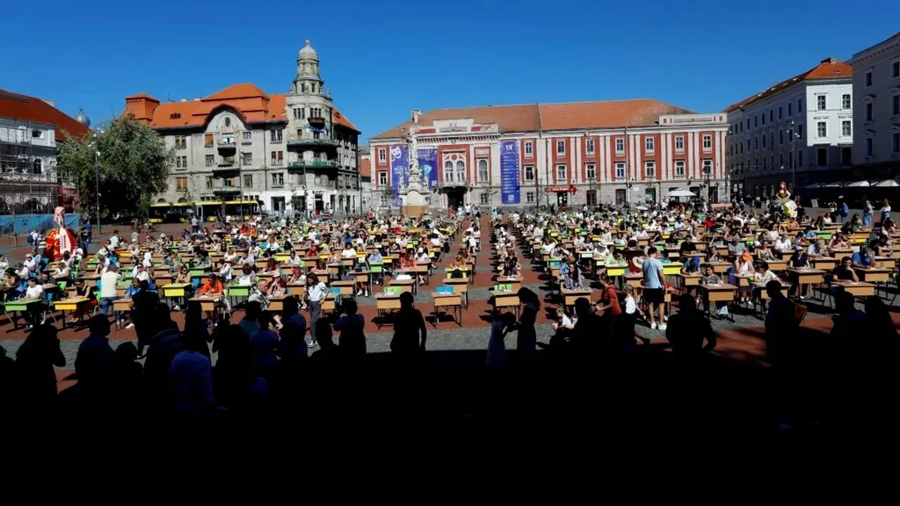 Marea Dictare Urbană a strâns în Piața Libertății din Timișoara peste 500 de participanți