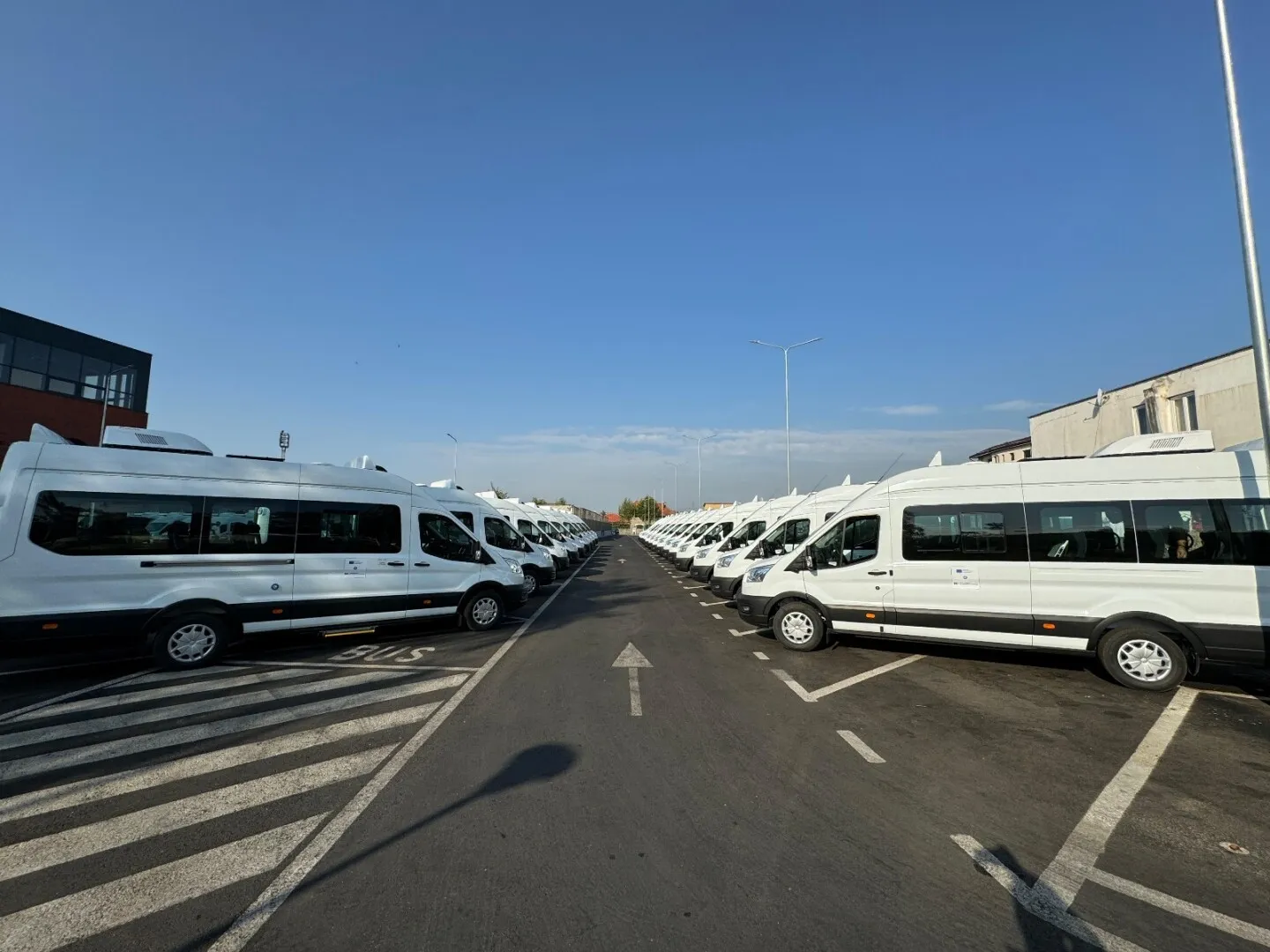 România și-a prezentat noile microbuze electrice: au o autonomie cuprinsă între 350 și 500 de km