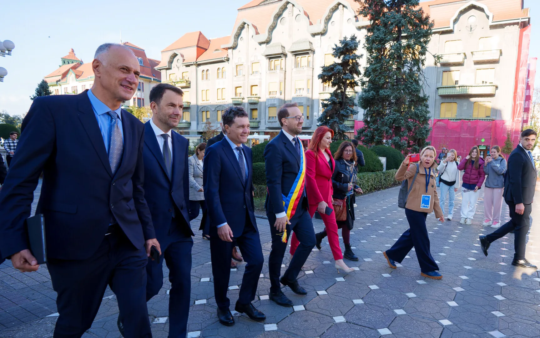 S-a lipit ca marca de scrisoare: Cătălin Drulă stă mai ceva ca SPP-ul lângă Nicușor Dan