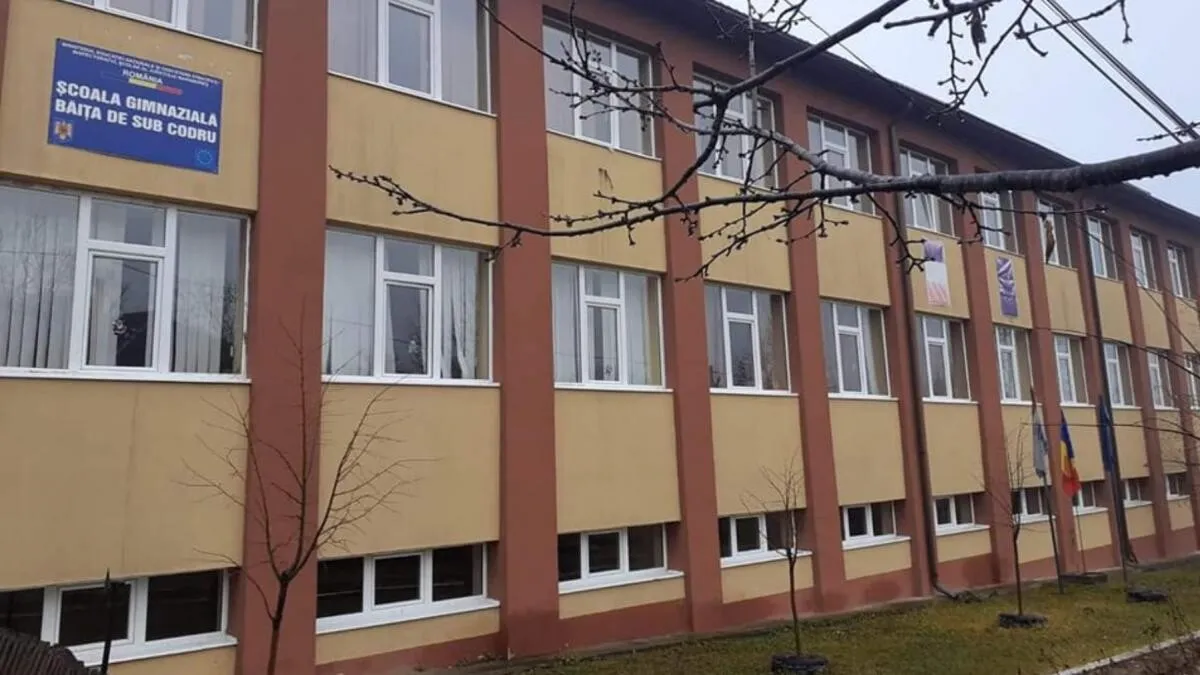Tragedie de nedescris la o școală din Maramureș: un copil de 12 ani s-a prăbușit și a murit chiar în fața colegilor în timp ce își aștepta mama