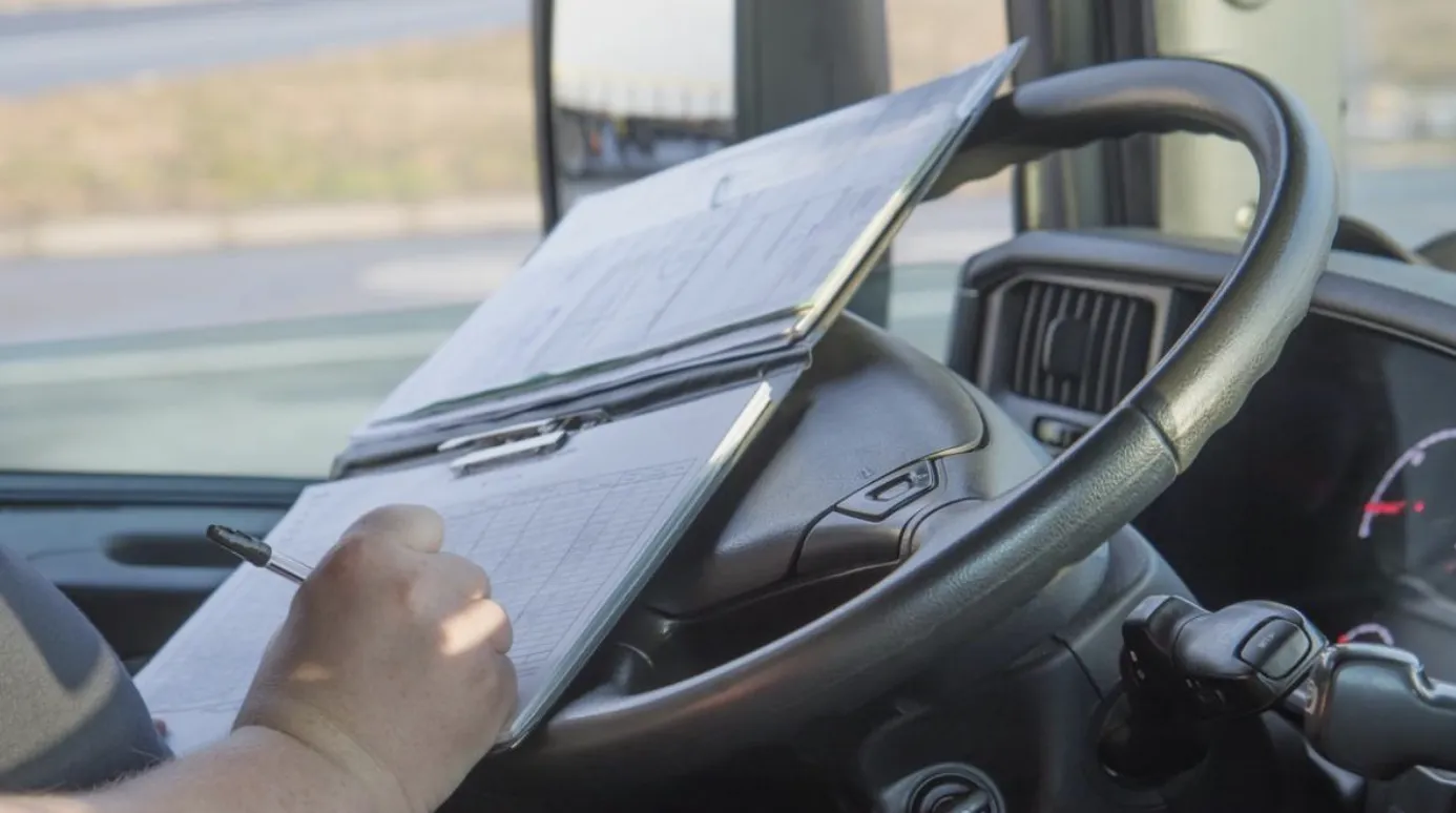 Ce bani încasează un șofer român pe TIR: Geografia salariilor în transporturi: diferențe între est și vest