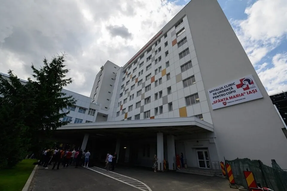 Mama unei fetițe care a murit la Sfânta Maria rupe tăcerea: Asistentele i-au dat calmante și s-a agravat