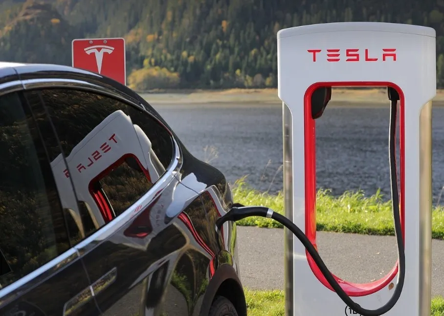 Tesla lansează în SUA serviciul de închiriere pe mai multe zile: Șoferii au timpul necesar să cunoască mașinile