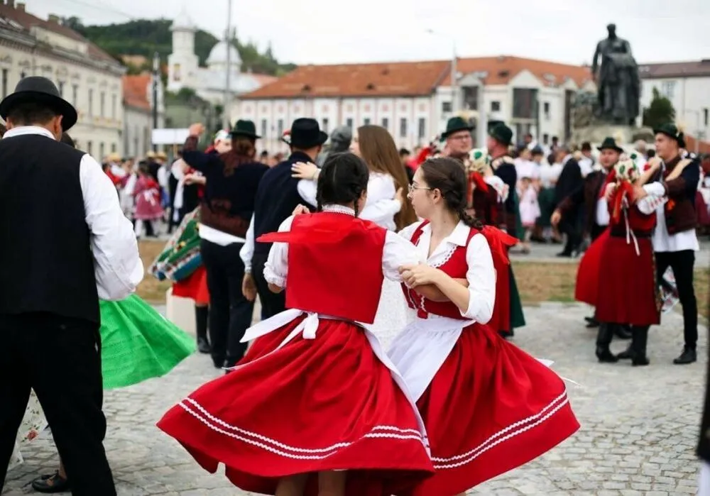 Sute de maghiari au sărbătorit cultura și tradițiile în cadrul Zilelor Maghiarilor din Sălaj