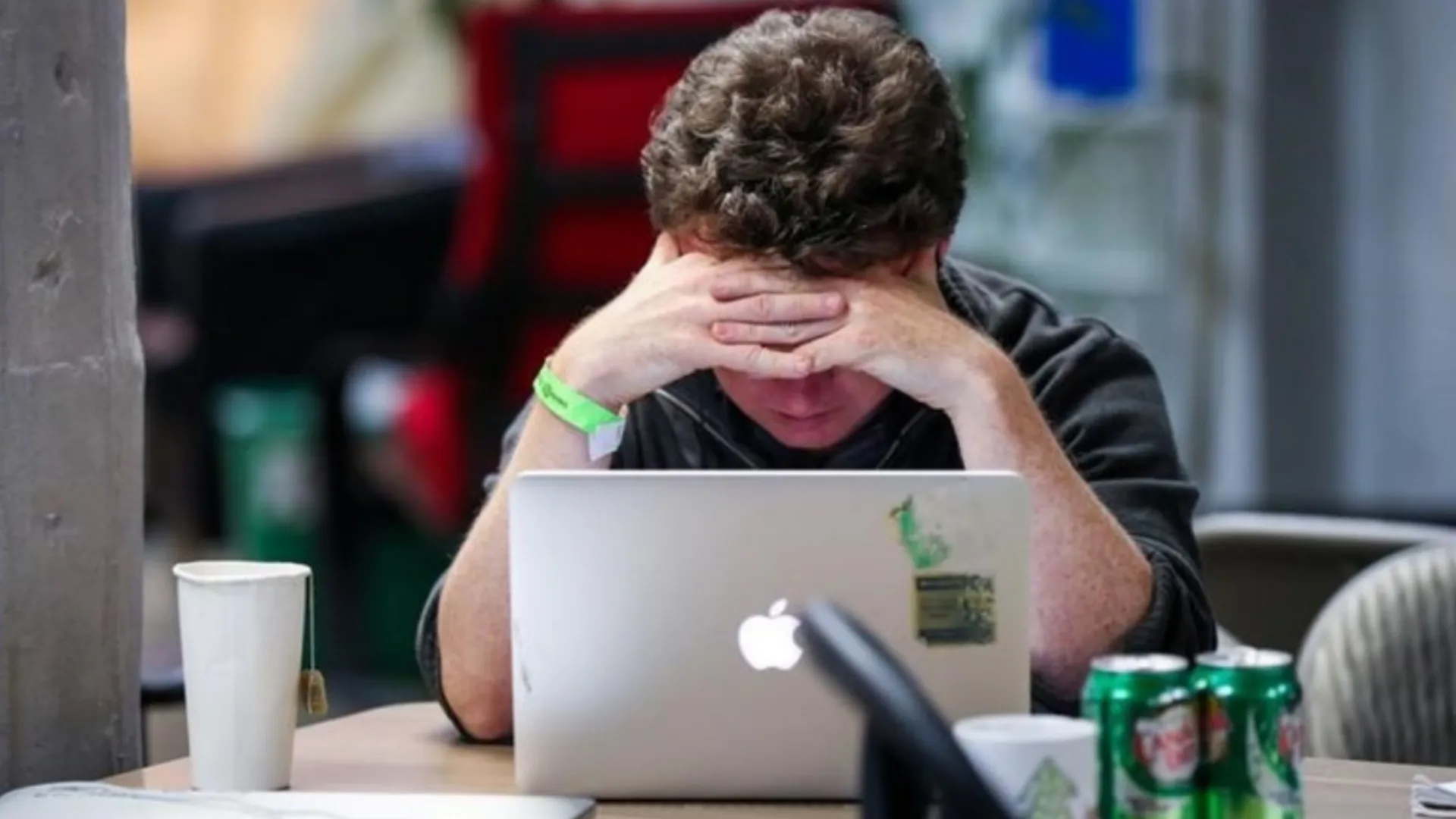 Fenomen tulburător: peste un milion de oameni i-au mărturisit lui ChatGPT intențiile de sinucidere