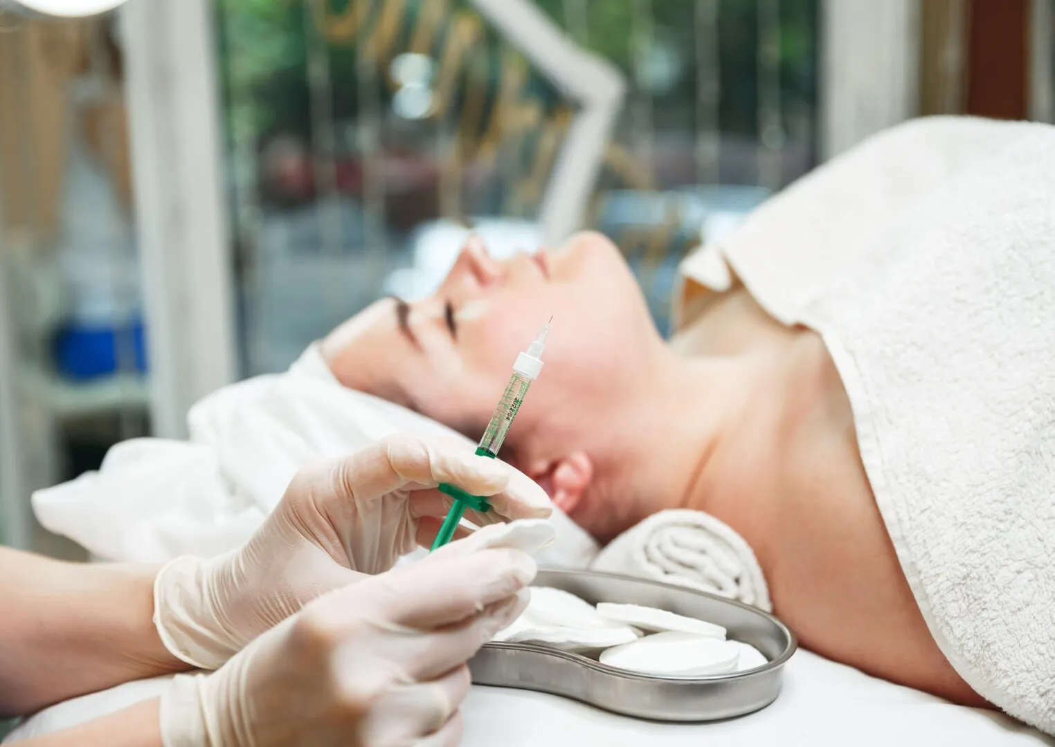 Cum poți elimina acidul hialuronic injectat, dacă nu îți mai place sau a migrat? Tot ce trebuie să știi despre hialuronidază - enzima care topește rapid acidul hialuronic injectat, fără a afecta pielea